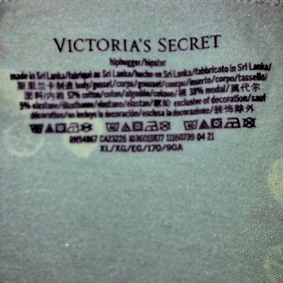 A bundle of 3 pairs of Victoria Secrets panties in a size XL. - Picture 8 of 11